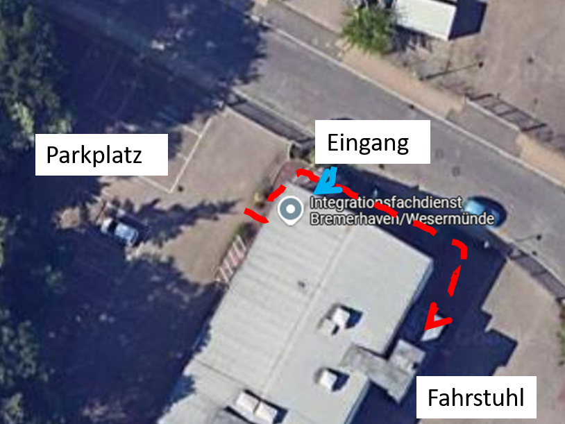 Diese Bild zeigt das Gebäude des Integrationsfachdienstes. Außerdem sind auf der linken Seite der Parkplatz markiert, in der Mitte ist der Eingang angezeigt und rechter Hand wird der Fahrstuhl markiert. Des Weiteren ist der Weg vom Parkplatz, vorbei am Eingang hin zum Fahrstuhl eingezeichnet. 